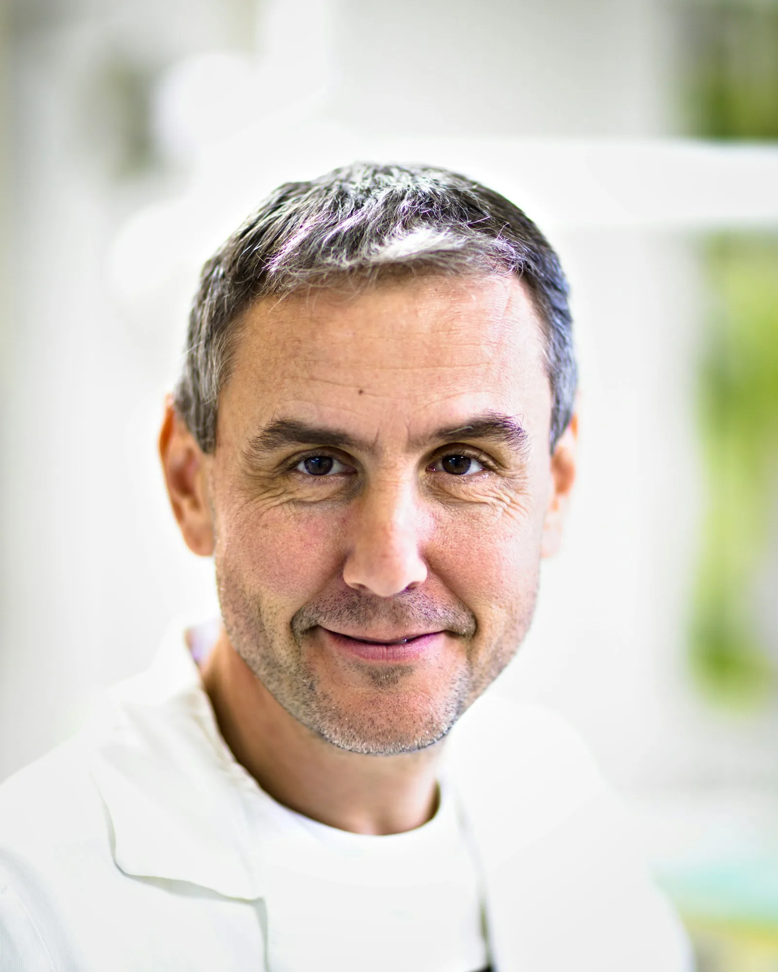 Dr. Andrei Vlădescu, medic implantolog
