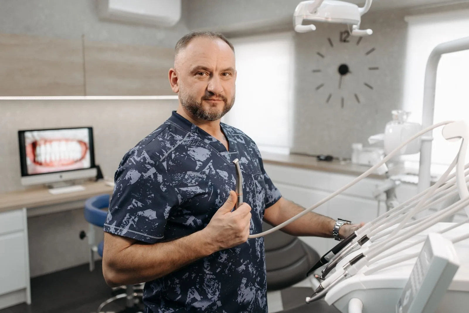 Dr. Radu Petrescu